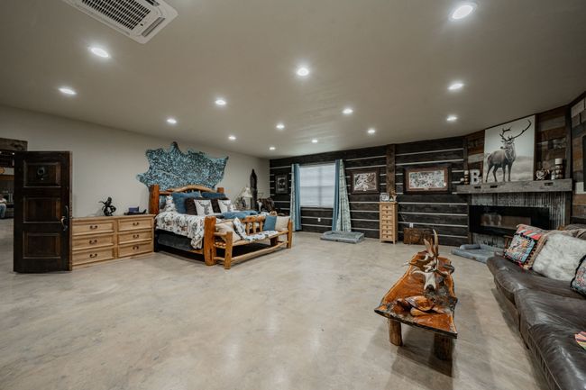 1990 Jim Harry Loop, Home with 5 bedrooms, 6 bathrooms and null parking in Sunset TX | Image 18
