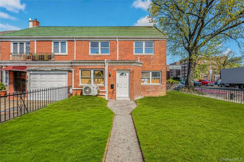 8459 Goldington Ct, Middle Village, NY, 11379-2430 | Card Image