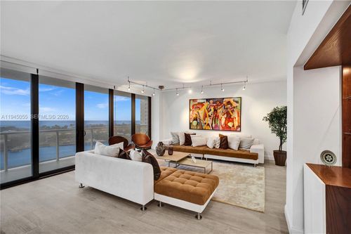 apt-1002-20281 E Country Club Dr, Aventura, FL, 33180-3027 | Card Image