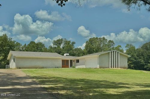 319 Glenfield Rd, Canton, MS, 39046-8894 | Card Image