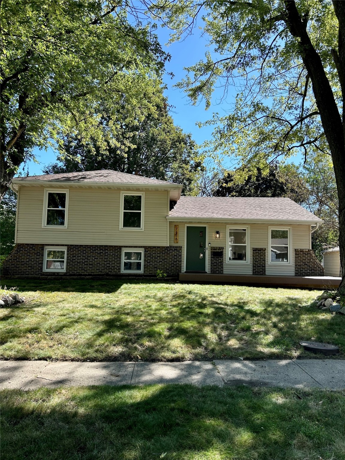 Roseland Dr, Urbandale, IA 50322