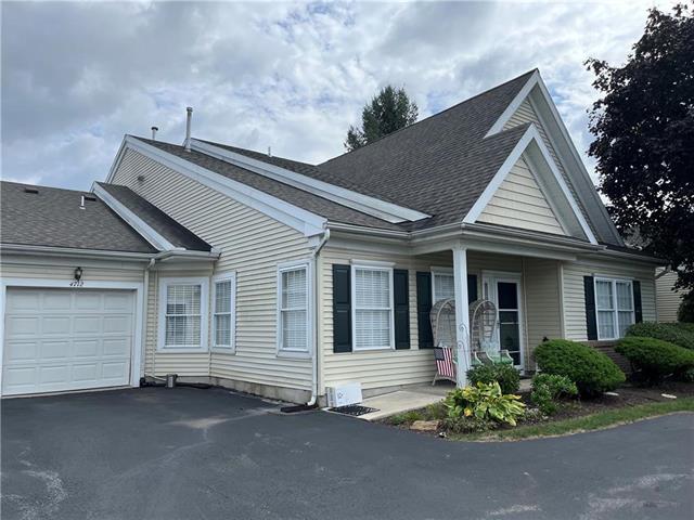 Horseshoe Trl, Macungie, PA 18062