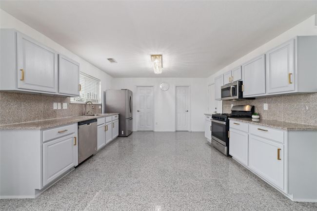 7930 Raven Creek Ln, House other with 3 bedrooms, 3 bathrooms and 2 parking in Cypress TX | Image 9