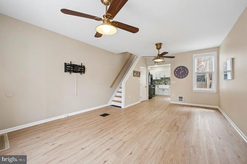 1584 E Hewson St, PHILADELPHIA, PA, 19125-2830 | Card Image