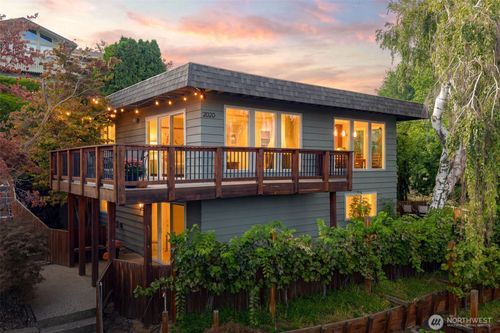 2020 Overlook Dr, Wenatchee, WA, 98801-1040 | Card Image