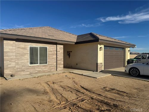 8625 Flowerfield Rd, Phelan, CA, 92371-4164 | Card Image