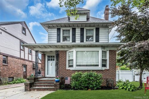 30 Coolidge St, Malverne, NY, 11565-1808 | Card Image