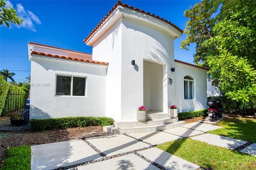 719 W 51st St, Miami Beach, FL, 33140-2614 | Card Image