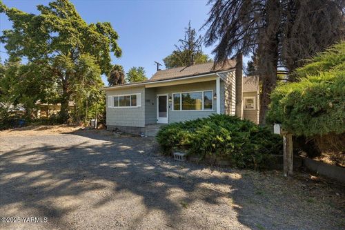 1017 W Viola Ave, Yakima, WA, 98902-5454 | Card Image