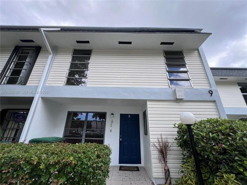 9d-2750 N 34th Ave, Hollywood, FL, 33021-3143 | Card Image