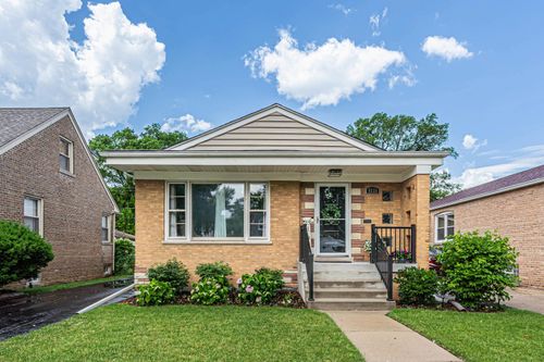 9226 S Utica Ave, Evergreen Park, IL, 60805-1749 | Card Image