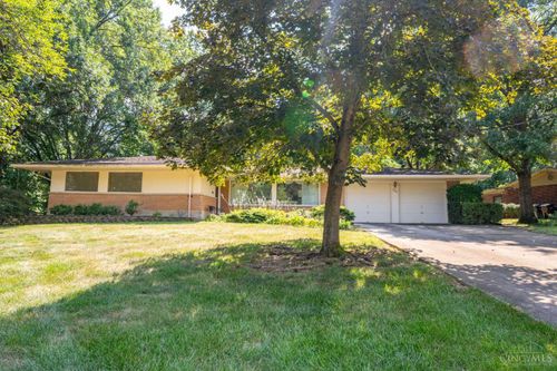 513 Chisholm Trl, Wyoming, OH, 45215-2517 | Card Image