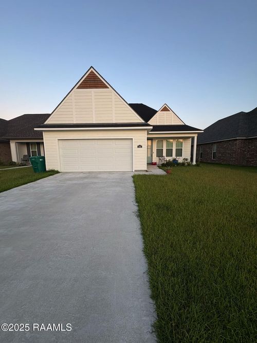 202 Bennington Ln, Youngsville, LA, 70592-6759 | Card Image