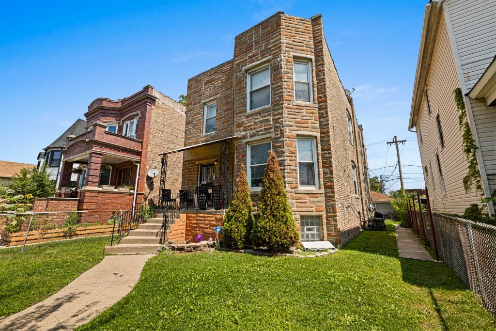 Residential Income in Chicago 3