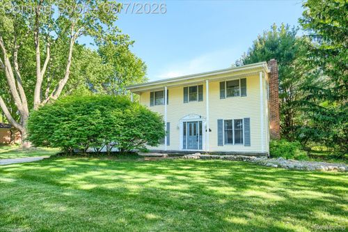 4232 Knollwood Dr, Grand Blanc, MI, 48439-2029 | Card Image