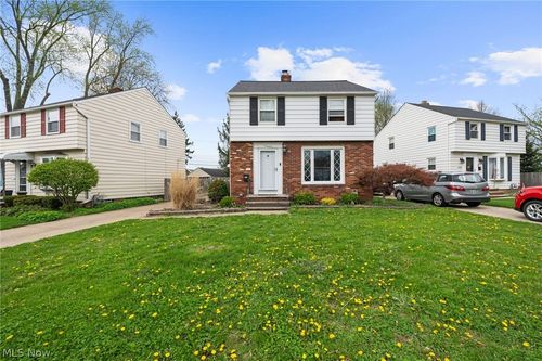 7906 Kenton Ave, Parma, OH, 44129-4320 | Card Image