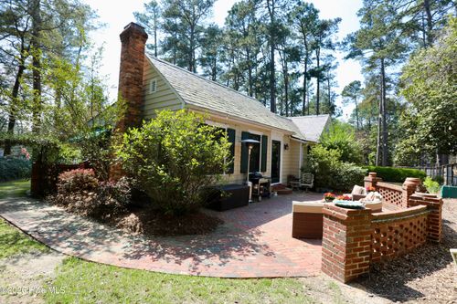 370 E Morganton Rd, Southern Pines, NC, 28387-6524 | Card Image