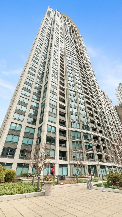 3102-130 N Garland Ct, Chicago, IL, 60602-4795 | Card Image