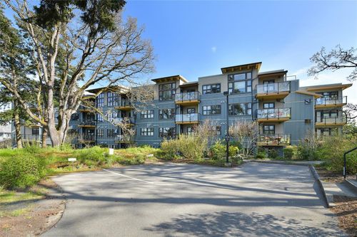 104-3912 Carey Rd, Saanich, BC, V8Z4E2 | Card Image
