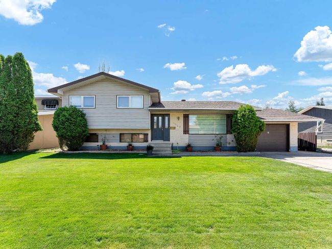 1047 17 Street Ne, Home with 3 bedrooms, 2 bathrooms and 4 parking in Medicine Hat AB | Image 1