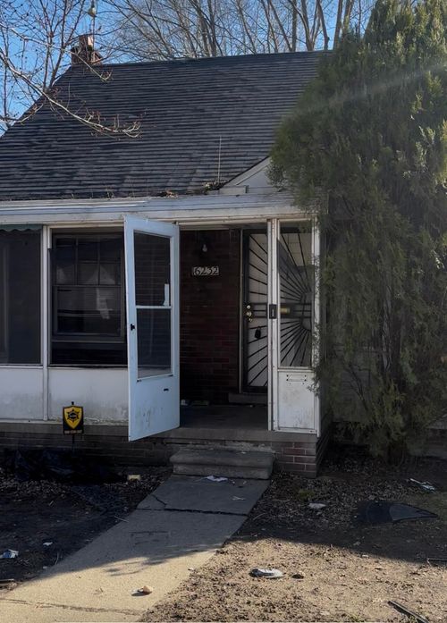 16232 Manning St, Detroit, MI, 48205-2031 | Card Image