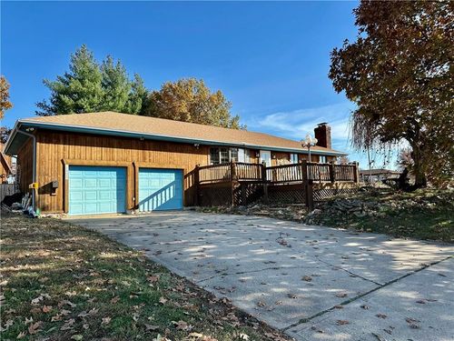 1402 Se Moore Rd, Saint Joseph, MO, 64504-2197 | Card Image