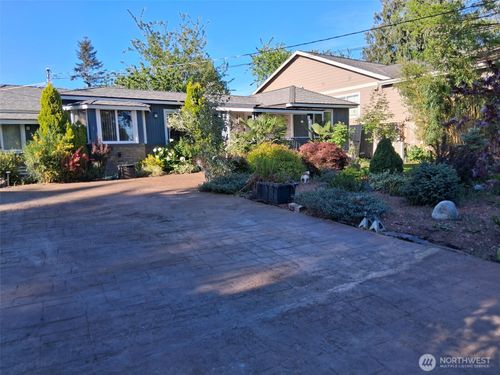 8242 S 128th St, Seattle, WA, 98178-4940 | Card Image