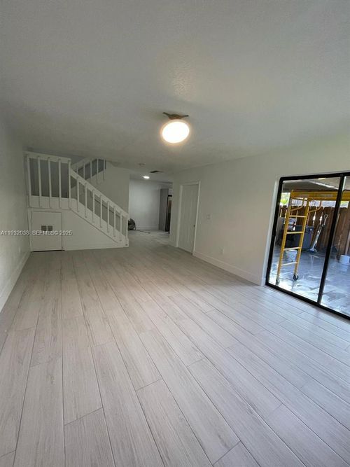 28-14297 Sw 94th Circle Ln, Miami, FL, 33186-7842 | Card Image