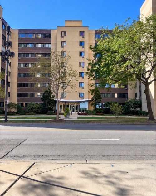 717-6300 N Sheridan Rd, Chicago, IL, 60660-1746 | Card Image
