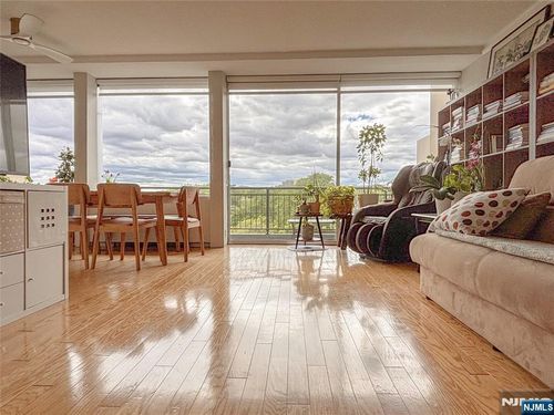 3 Horizon, Fort Lee, NJ, 07024 | Card Image