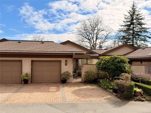 19-901 Kentwood Lane, Victoria, BC, V8Y2Y6 | Card Image