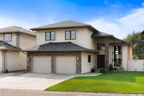 8062 Wascana Gardens Dr, Regina, SK, S4V1G2 | Card Image