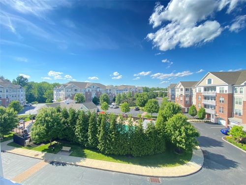 326 Regency Dr, Fishkill, NY, 12524-4937 | Card Image