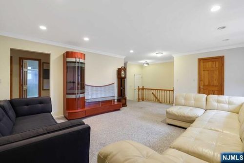 1-10 Virginia Dr, Fair Lawn, NJ, 07410-4714 | Card Image