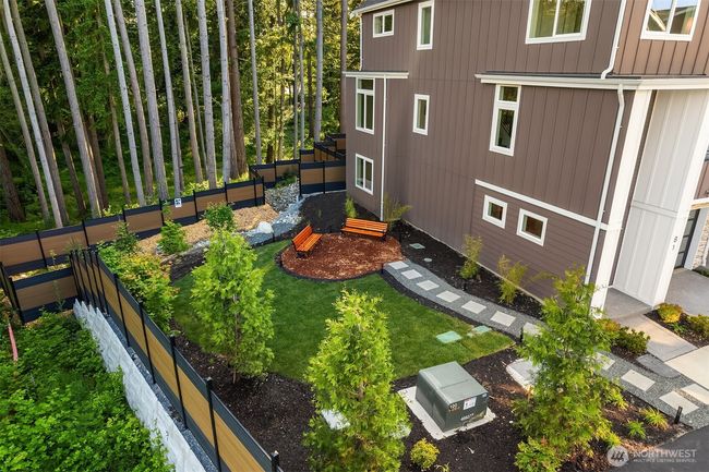 Tranquil Common Area with Forested View | Image 37