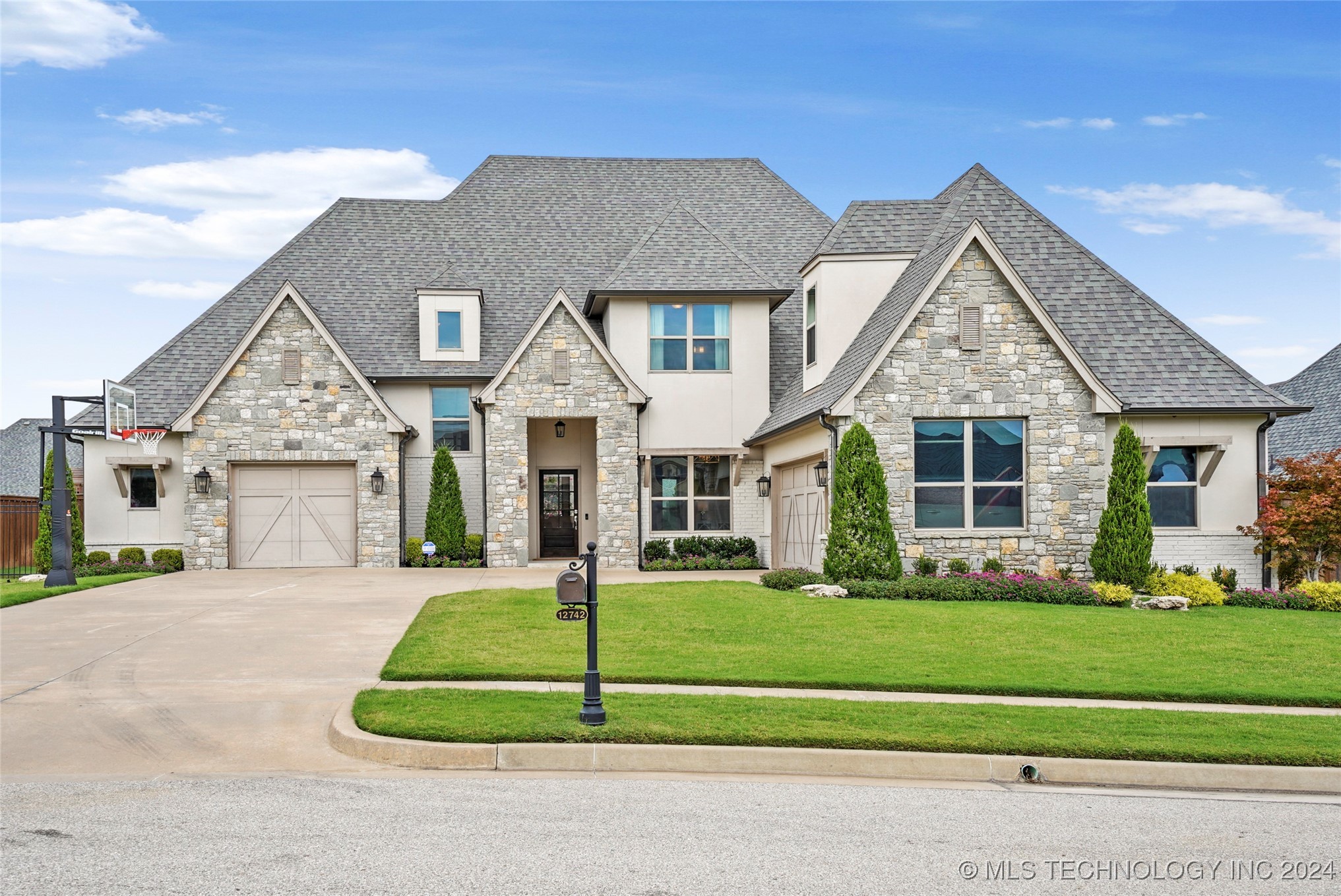 4th Pl, Jenks, OK 74037