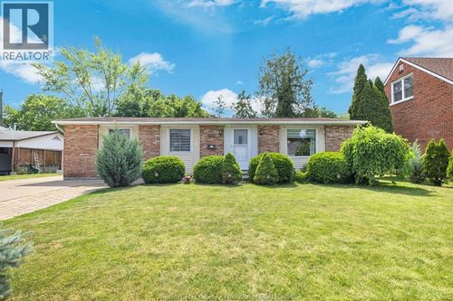 1045 Reedmere Rd, Windsor, ON, N8S2L9 | Card Image