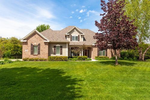 1240 Four Winds Way, Hartland, WI, 53029-8561 | Card Image