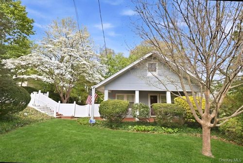 16 Glen Ln, Glenwood Landing, NY, 11547-3002 | Card Image