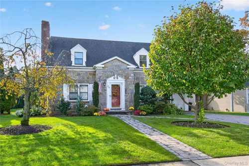 38 Mulberry Ave, Garden City, NY, 11530-1830 | Card Image