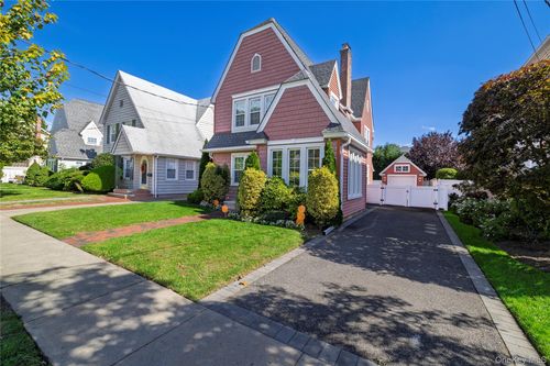 129 Southard Ave, Rockville Centre, NY, 11570-2613 | Card Image