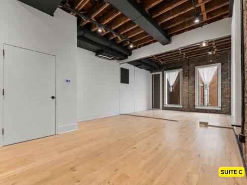 300-c-22 W Ontario Street, Chicago, IL, 60654 | Card Image