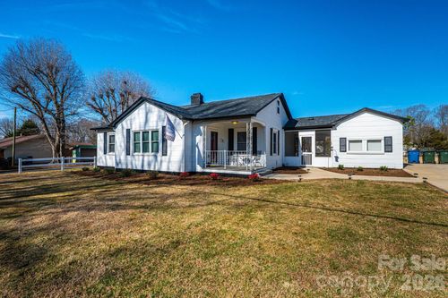 1429 17th Ave Ne, Hickory, NC, 28601-2748 | Card Image