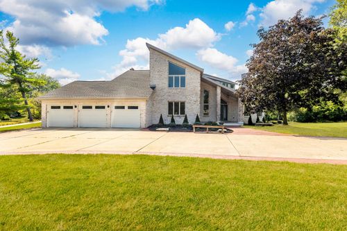 8920 Royal Dr, Burr Ridge, IL, 60527-8330 | Card Image