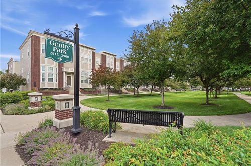 2911 Gentry Park, Kansas City, MO, 64116-2915 | Card Image