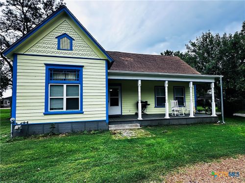 317 Crittenden St, Yoakum, TX, 77995-3516 | Card Image