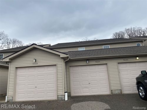5024 Harbor Oak Dr, Waterford Twp, MI, 48329-1724 | Card Image