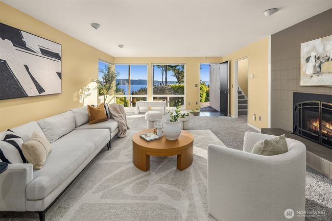 The sunny rec room opens onto the backyard, lawn, hot tub and green house. | Image 25