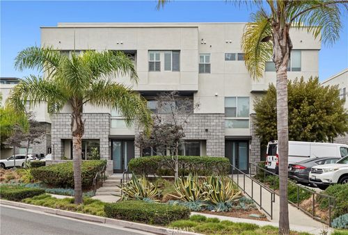 1683 Superior Ave, Costa Mesa, CA, 92627-7603 | Card Image