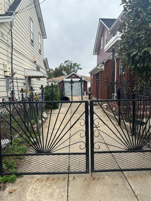 24301 130th Ave, Rosedale, NY, 11422-1110 | Card Image